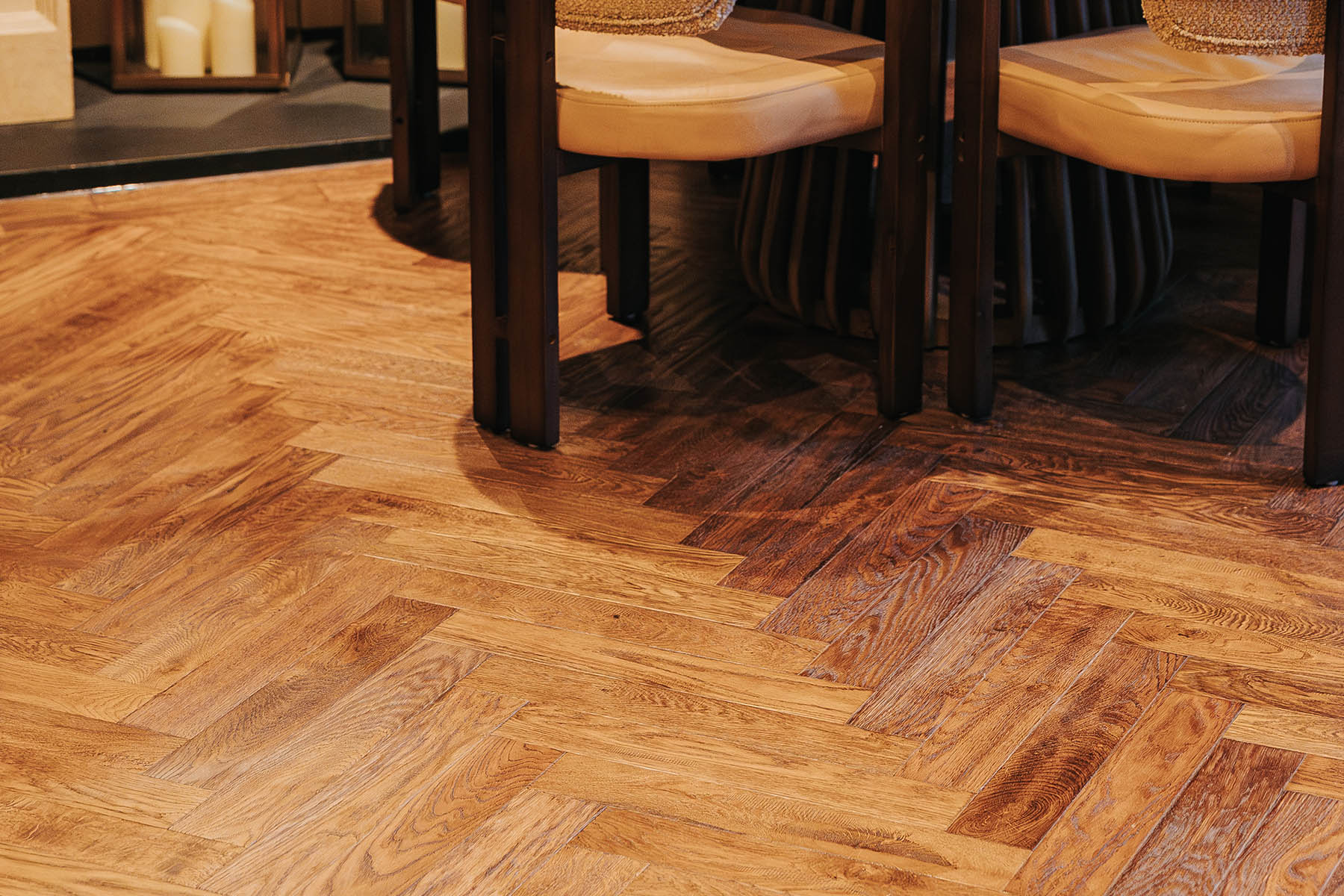 Handscraped oak Herringbone flooring – The Wheatley Arms