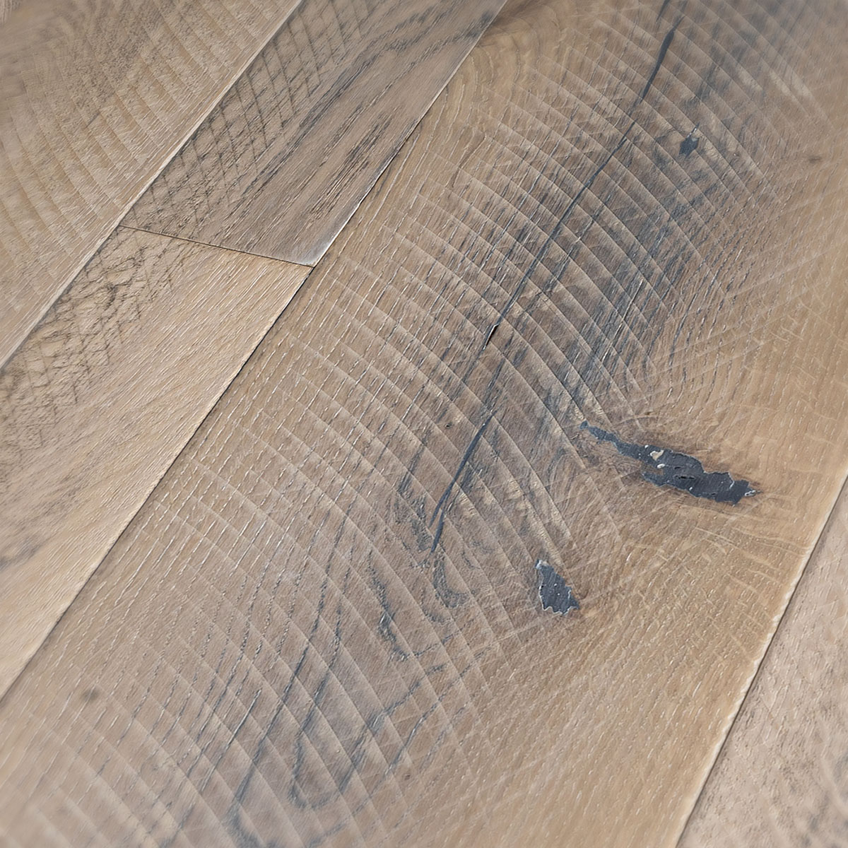 pinewood - Brushed, Distressed Mixed Width Oak Floor